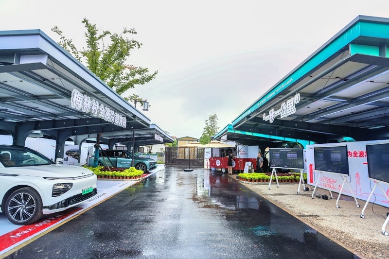 打造高质量充电基础设施建设新标杆，梅林村全液冷超充站落成