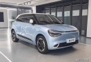 东风新款代步小车，外观很个性时尚，5门5座，充电8分钟续航200km