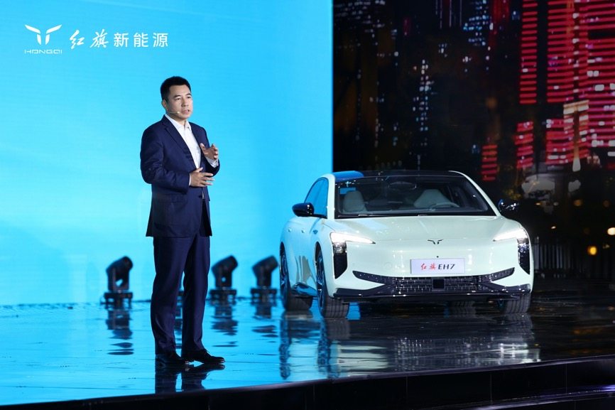 中国第一汽车集团有限公司总经理、红旗品牌运营委员会总裁 刘亦功 发布价格及用户权益