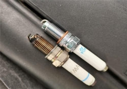 别忽视这个小零件！汽车火花塞关乎性能，老司机都在默默留意