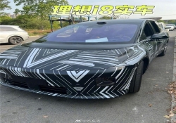 理想 i8 内饰谍照首曝光，七月盛大发布引期待