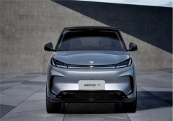 极狐 T1 实车图曝光 定位 A0 级纯电 SUV 8 月预售
