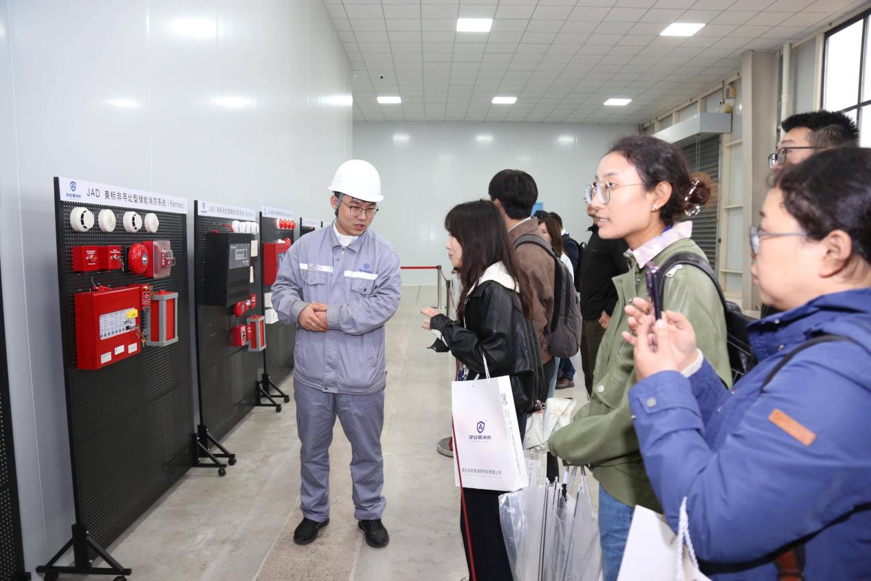 2025年海外储能消防论坛圆满落幕,及安盾消防再攀安全新高地 2025年海外储能消防论坛圆满落幕,及安盾消防再攀安全新高地