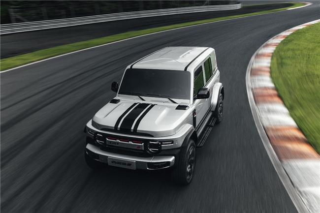 拒绝千篇一律！超级V23用赛博复古与硬核实力，开创个性化新路径