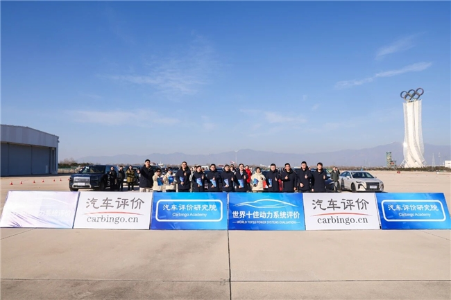 星驱科技900V高性能电驱系统荣膺“2025世界十佳“双料大奖