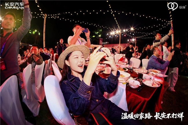 长安汽车“温暖回家路 长安不打烊”海口站温暖落幕